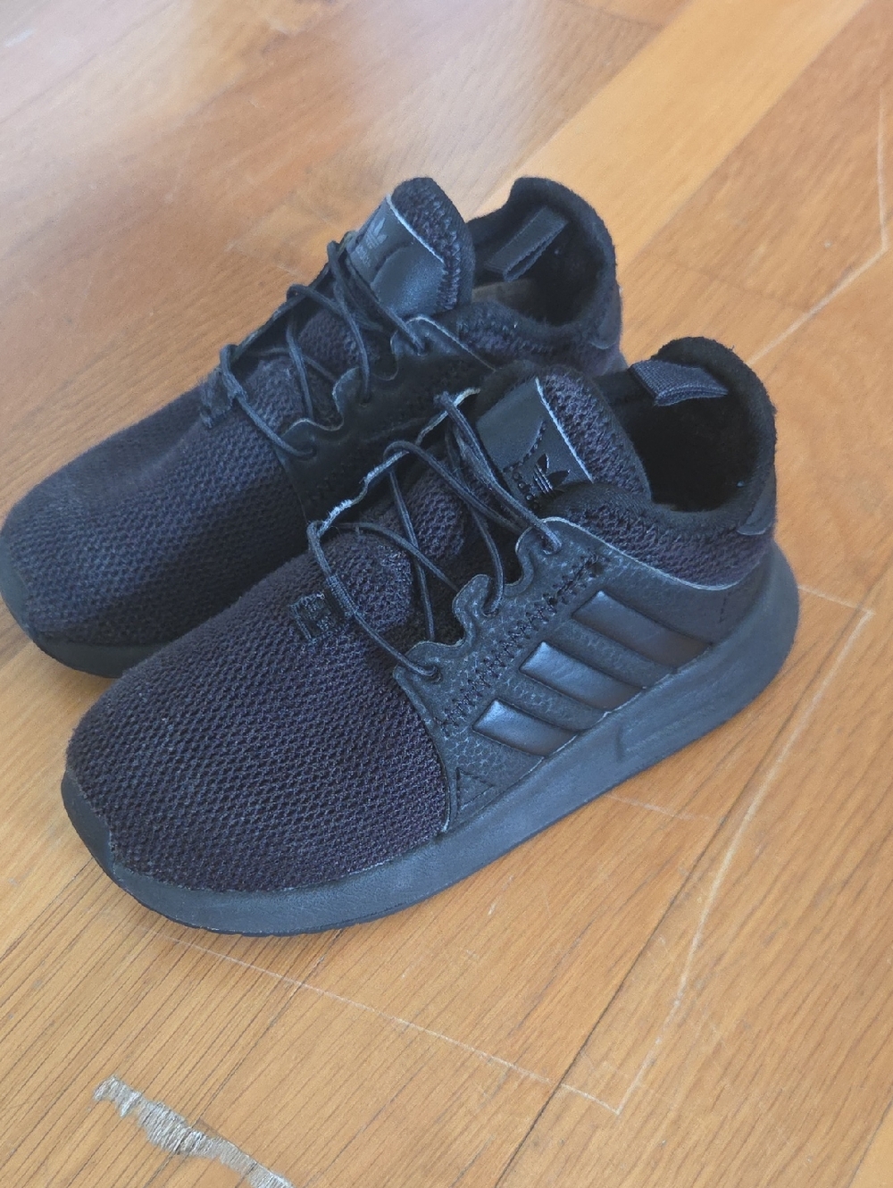 ADIDAS | Kids Black Athletic Sneakers